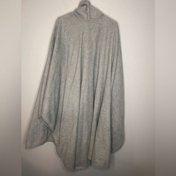 Alpaca Camargo Gray Alpaca poncho with attached scarf - Picture 5 of 5